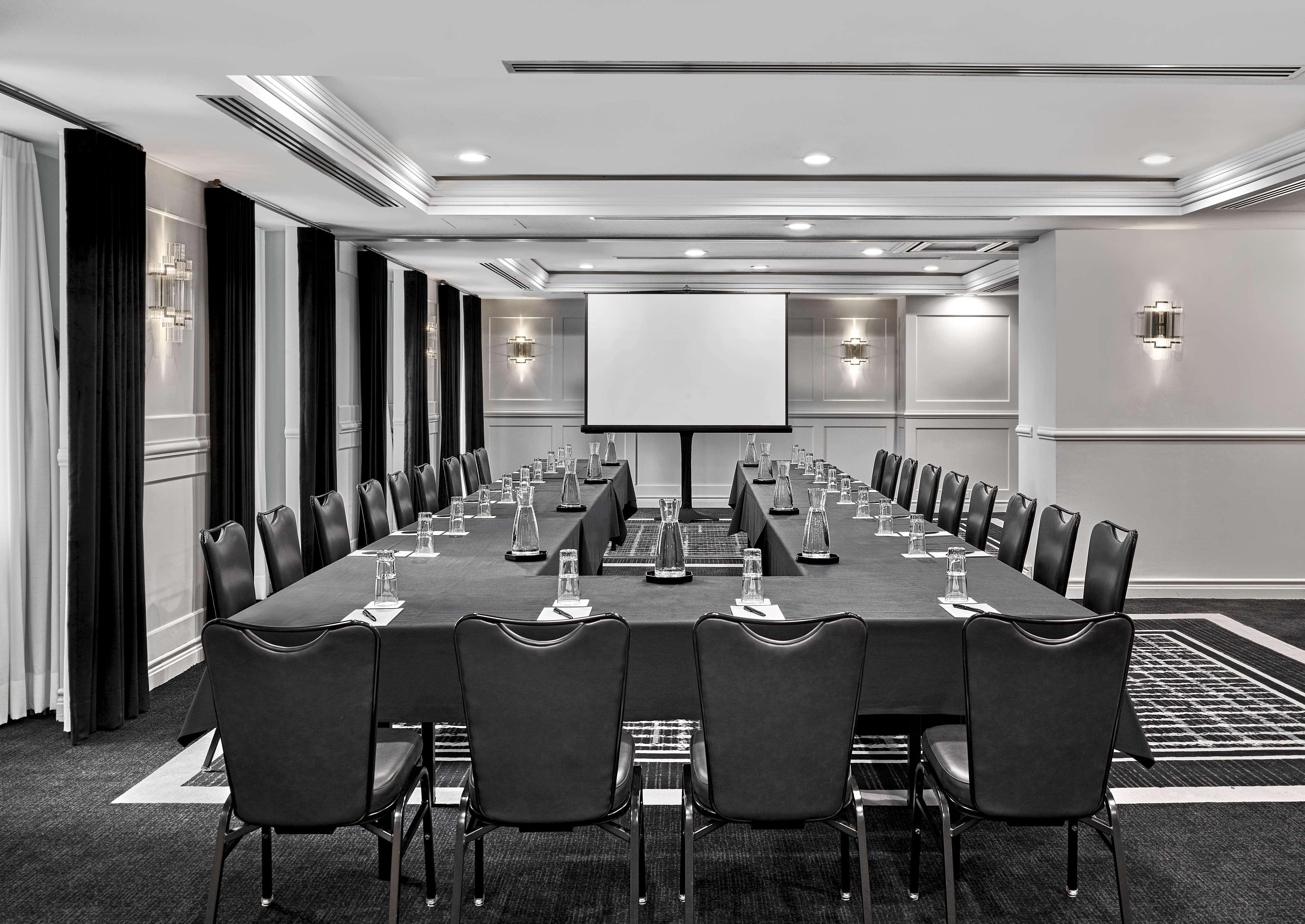 Vogue Hotel Montreal Downtown, Curio Collection By Hilton Dış mekan fotoğraf