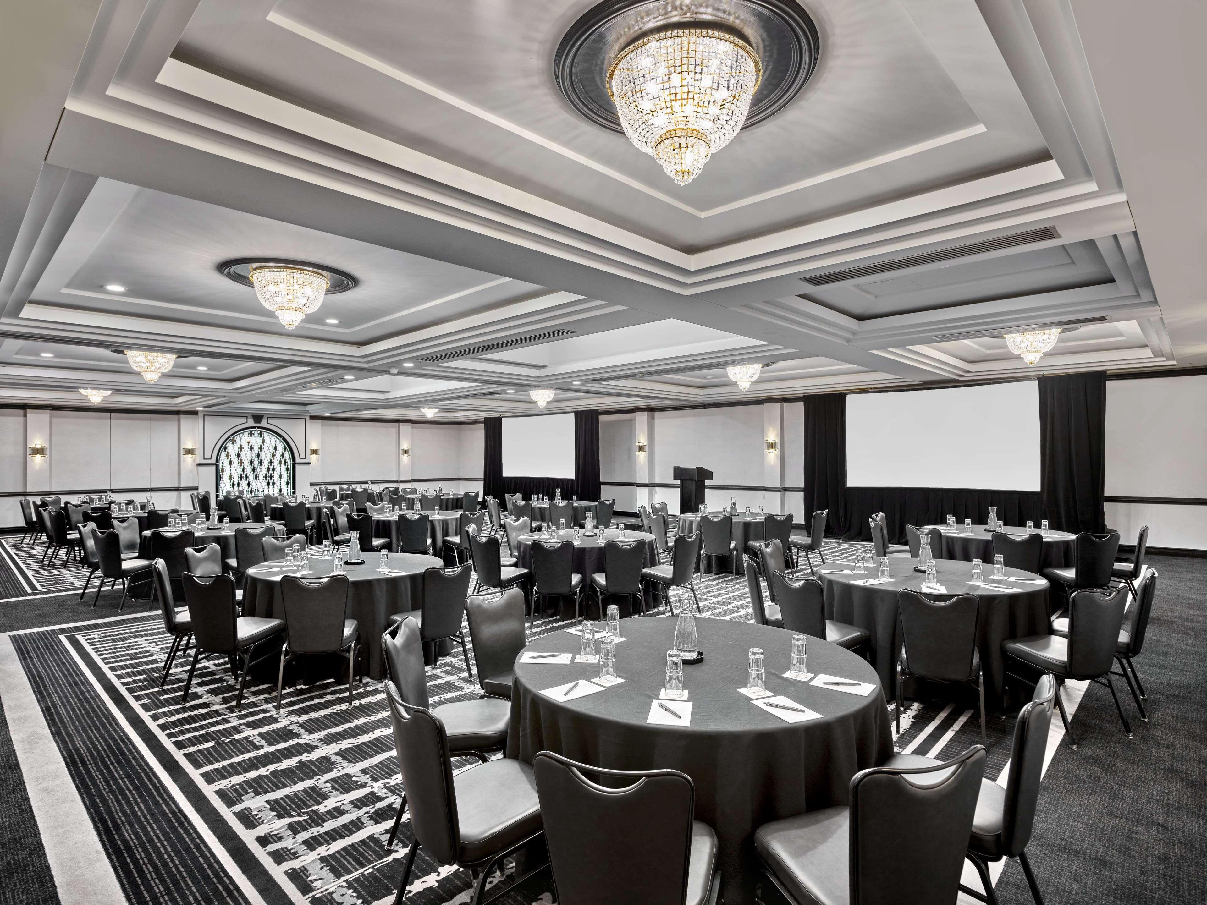 Vogue Hotel Montreal Downtown, Curio Collection By Hilton Dış mekan fotoğraf