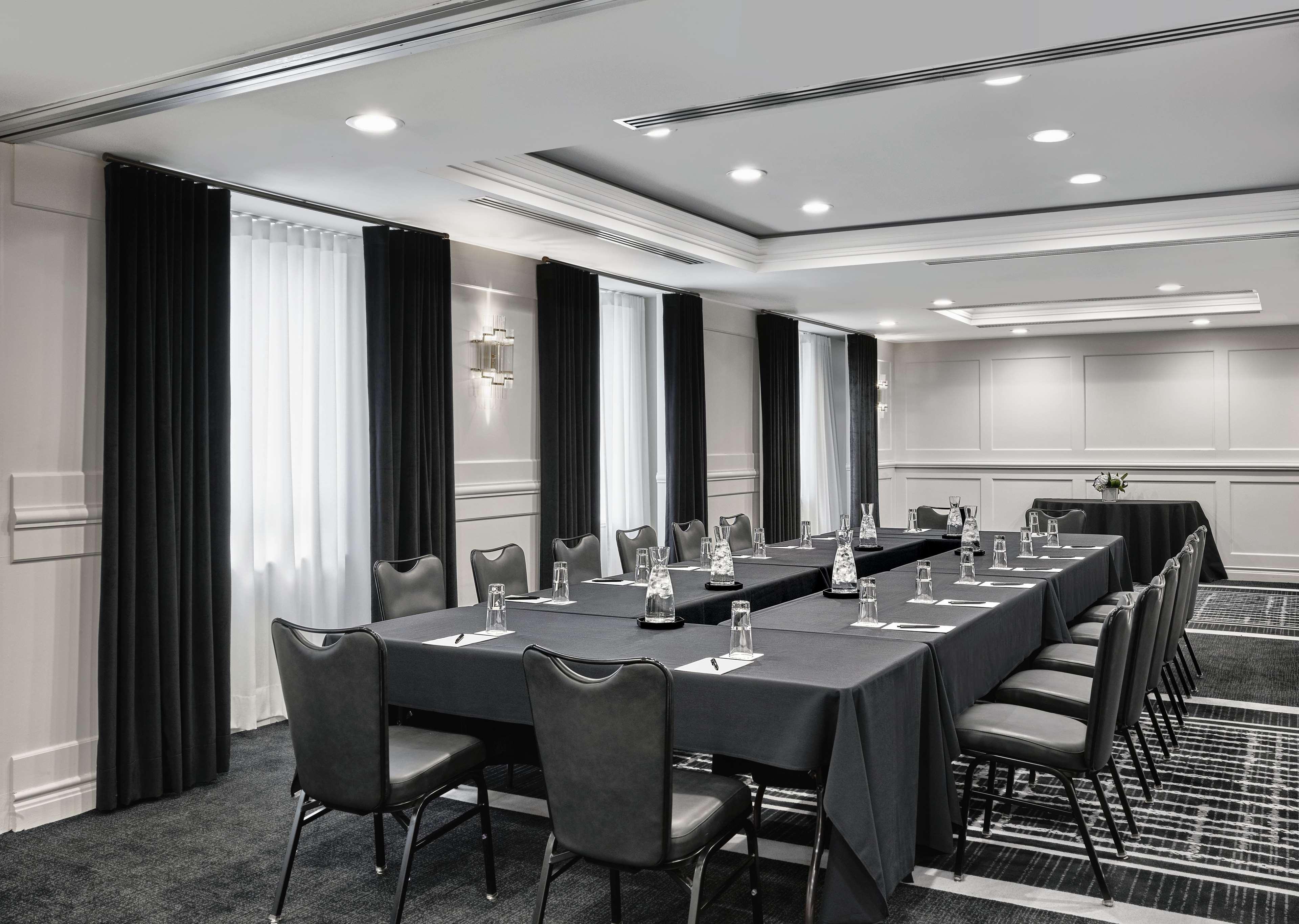 Vogue Hotel Montreal Downtown, Curio Collection By Hilton Dış mekan fotoğraf