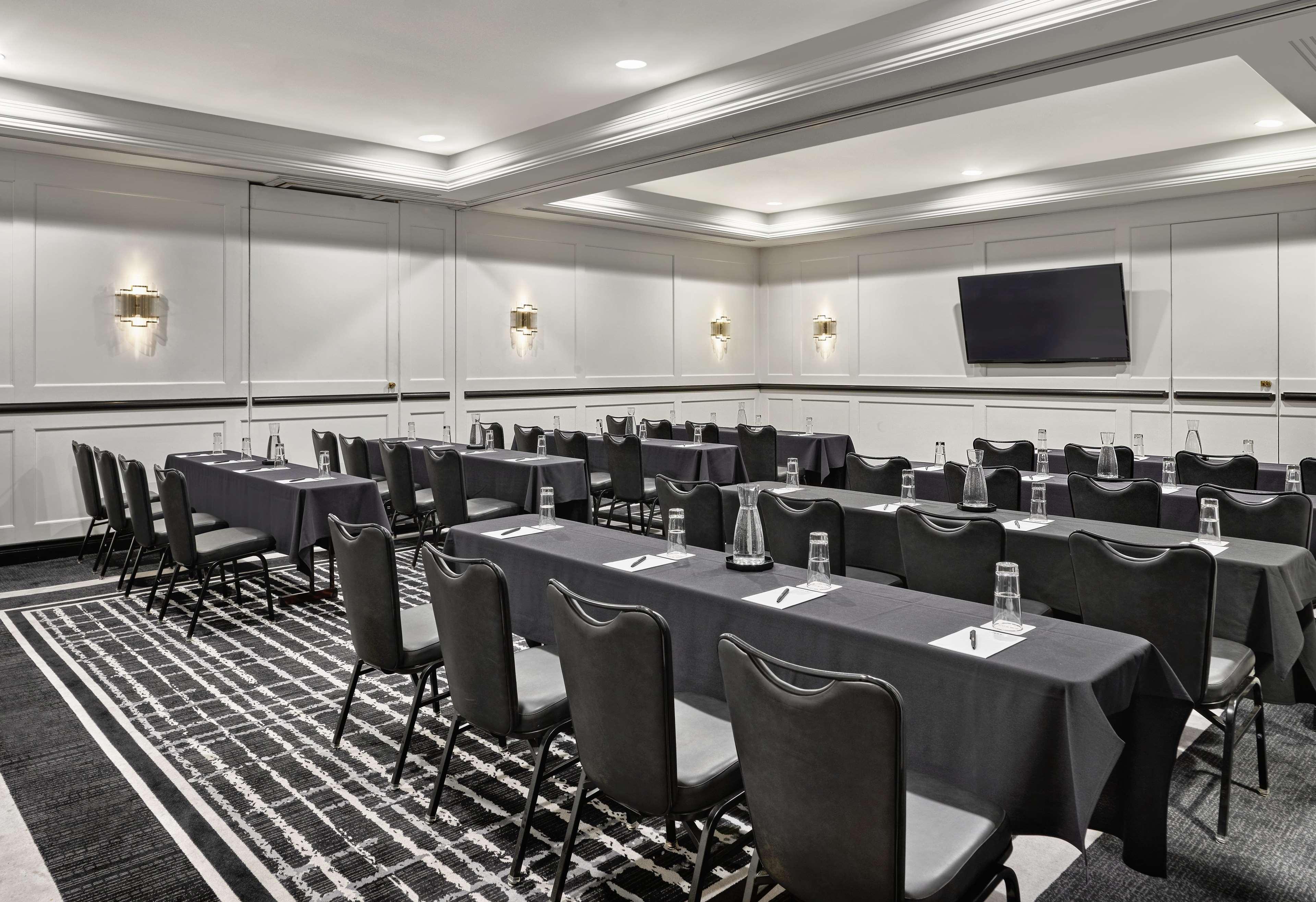 Vogue Hotel Montreal Downtown, Curio Collection By Hilton Dış mekan fotoğraf