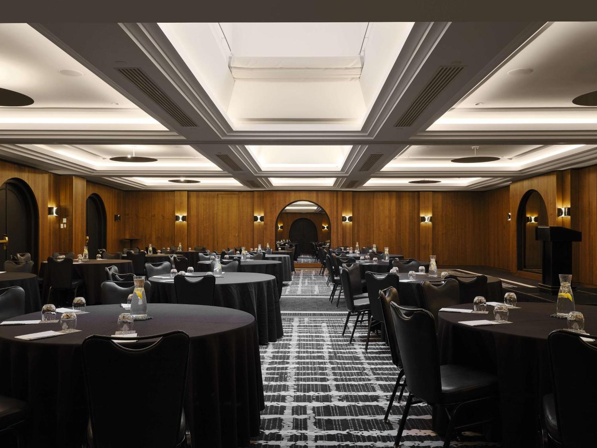 Vogue Hotel Montreal Downtown, Curio Collection By Hilton Dış mekan fotoğraf