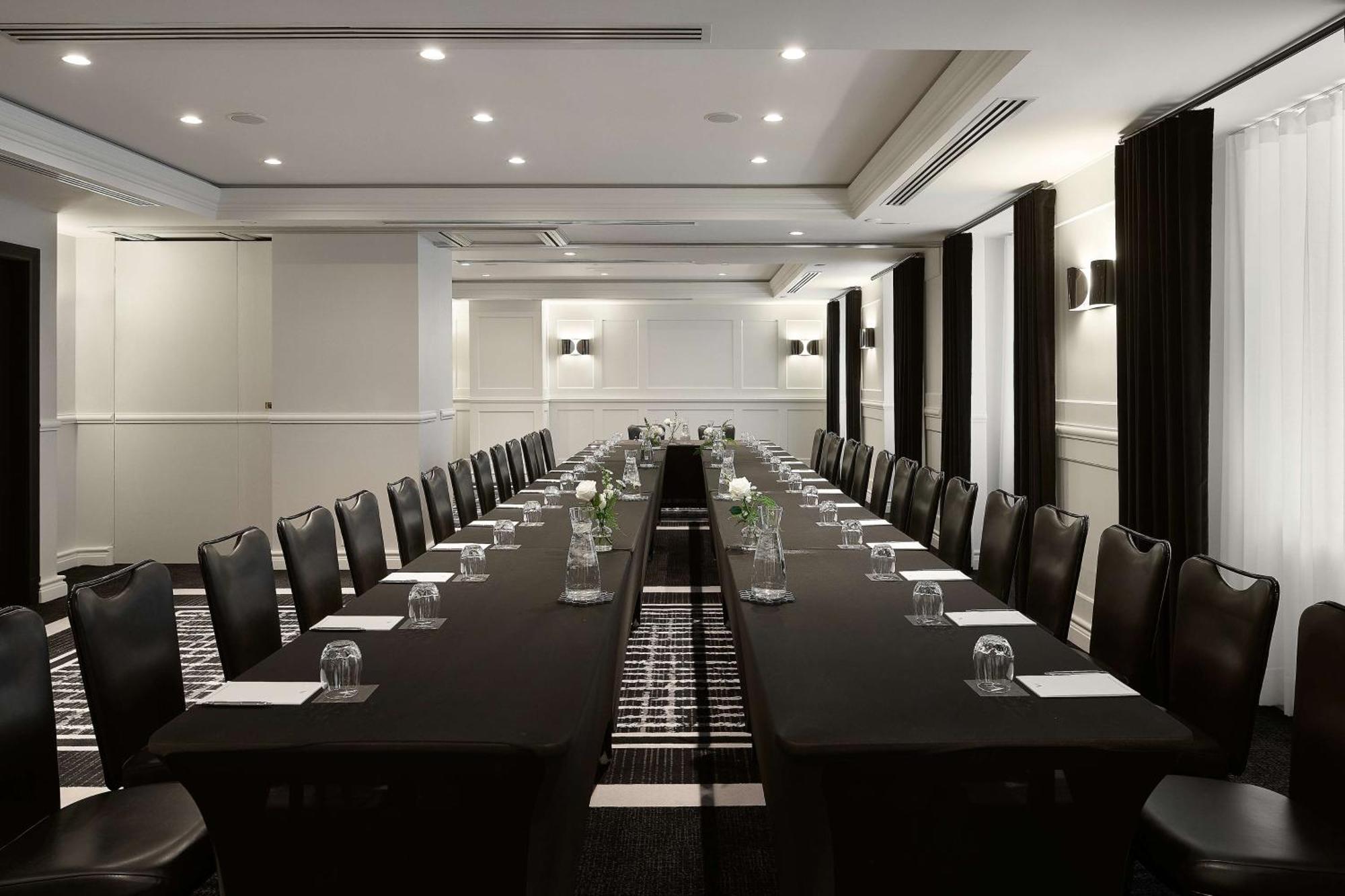 Vogue Hotel Montreal Downtown, Curio Collection By Hilton Dış mekan fotoğraf