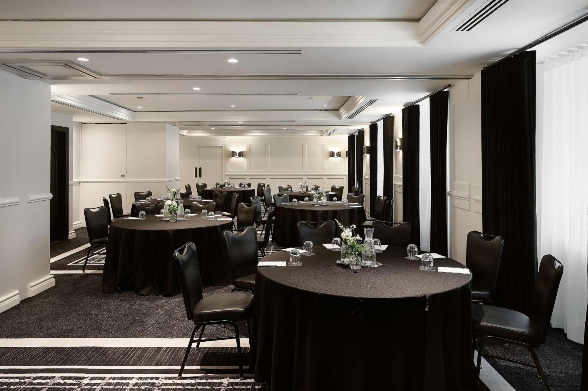 Vogue Hotel Montreal Downtown, Curio Collection By Hilton Dış mekan fotoğraf