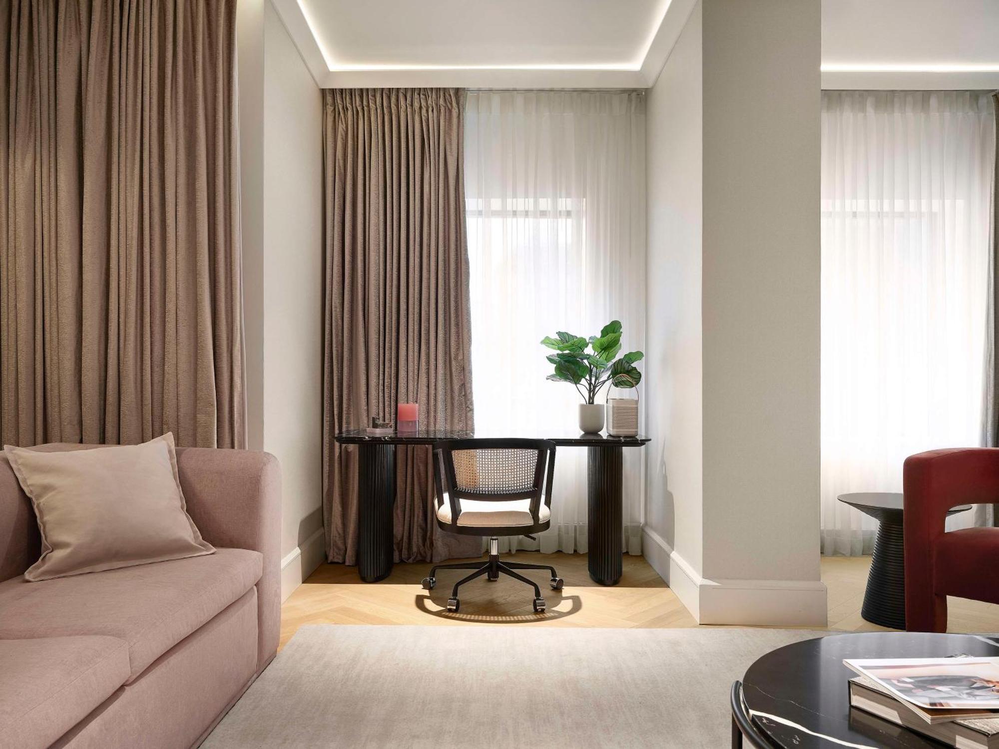 Vogue Hotel Montreal Downtown, Curio Collection By Hilton Dış mekan fotoğraf