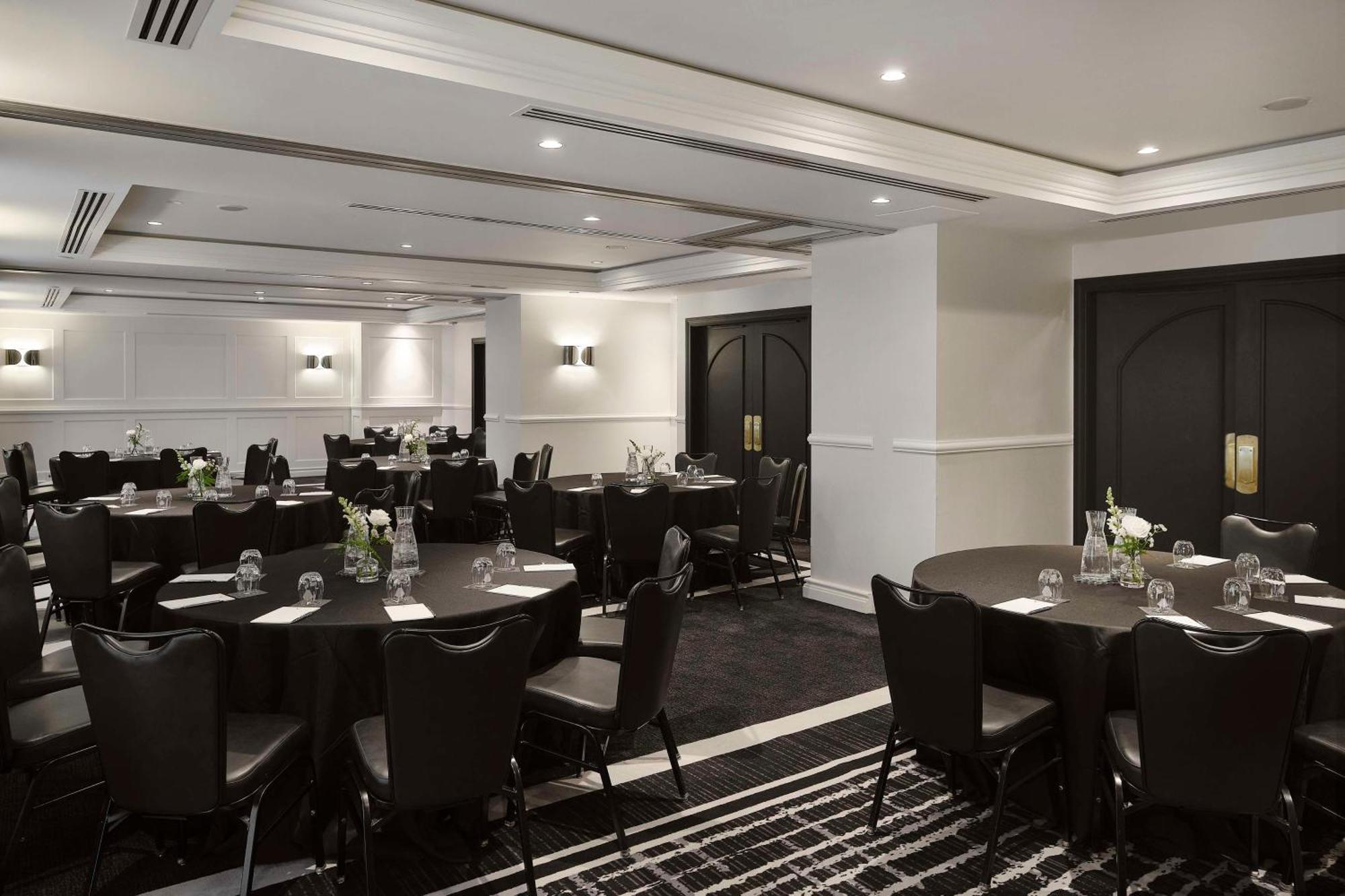 Vogue Hotel Montreal Downtown, Curio Collection By Hilton Dış mekan fotoğraf