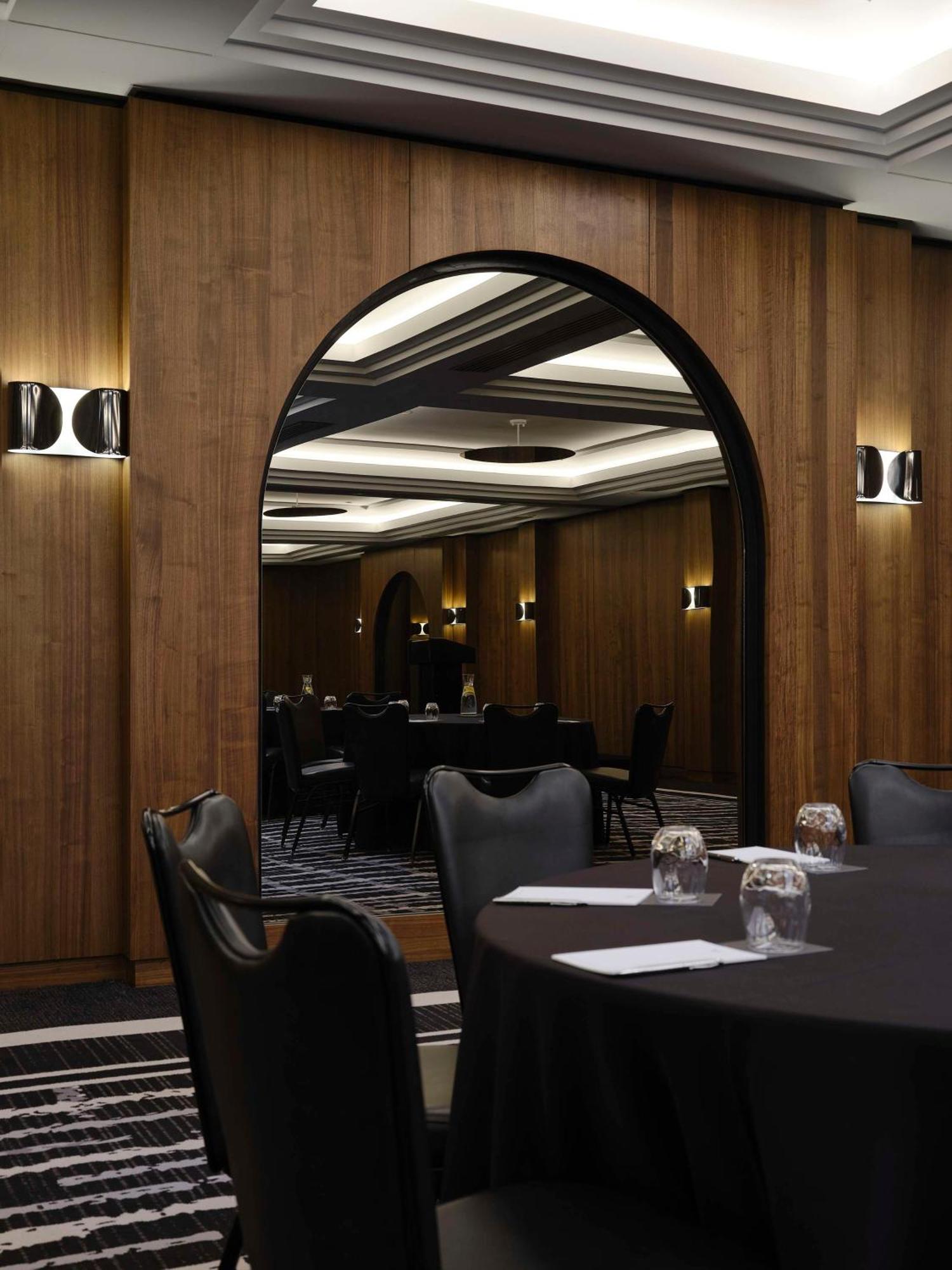 Vogue Hotel Montreal Downtown, Curio Collection By Hilton Dış mekan fotoğraf